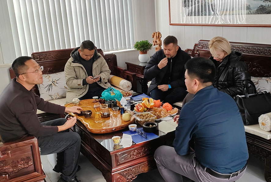 Haozhifeng'i ziyaret etmek için Rus müşterilere hoş geldiniz