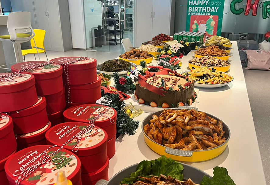Haozhifeng Noel ruhunu kutluyor